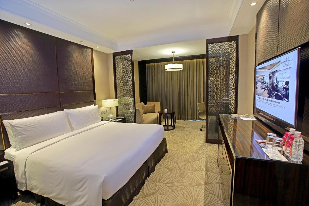 Crowne Plaza Mayur Vihar Bedroom 