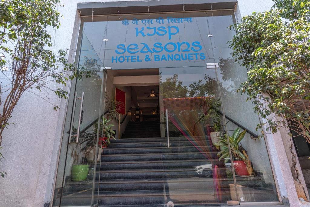 KJSP Seasons Hotel, Nerul Entrance