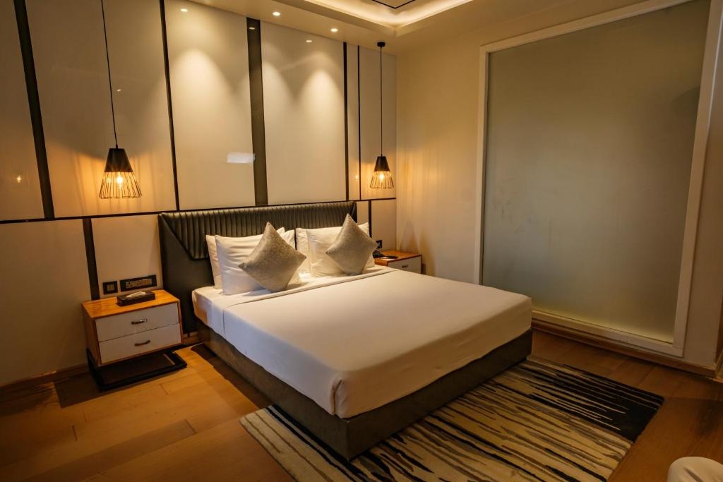 Udman Hotel Greater Noida Bedroom