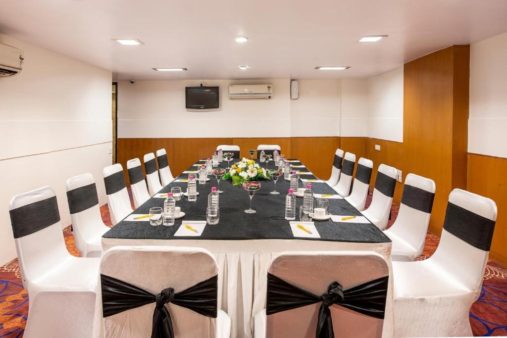 BloomSuites | Ahmedabad Conference Room 