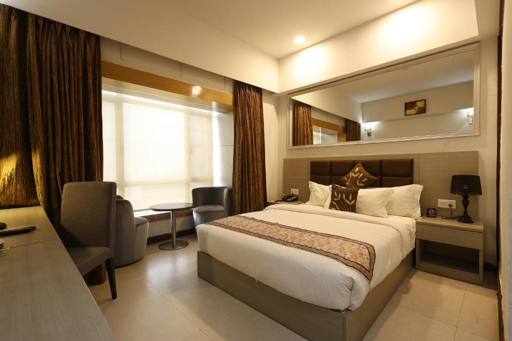 Aristocrat Hotel lBedroom