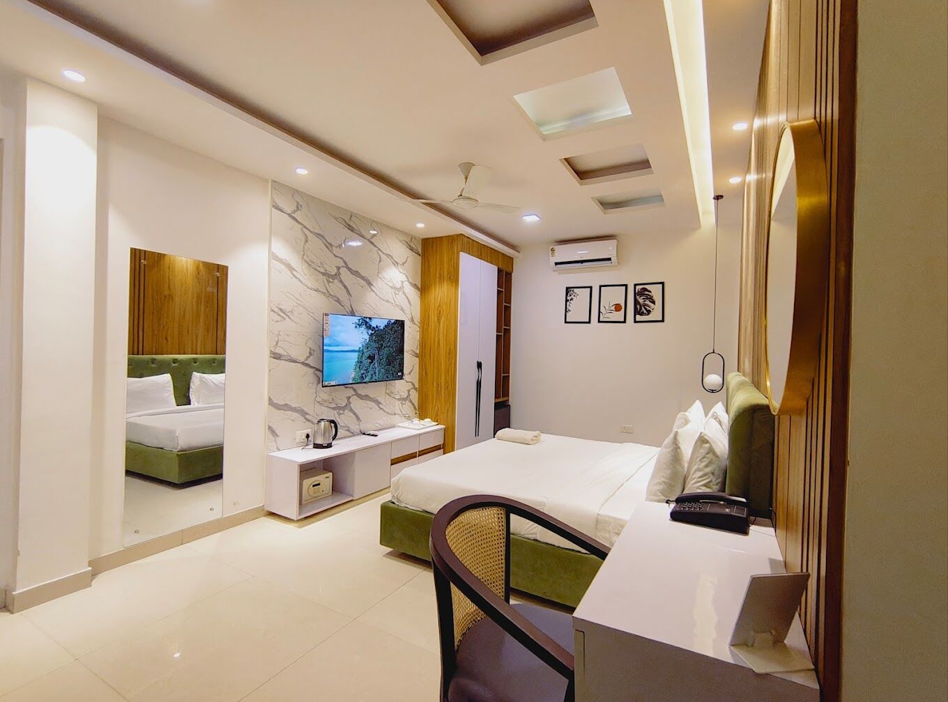 Hotel Elite Millenium City Gurgaon Bedroom