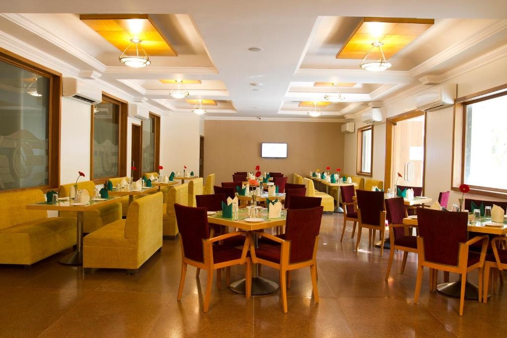 7 Apple Hotel Pimpri Pune Restaurant 