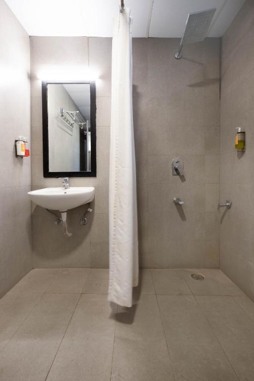 Alchemy Suites Koramangala Washroom