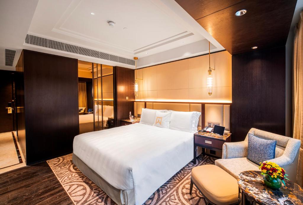 ITC Grand Chola Room 