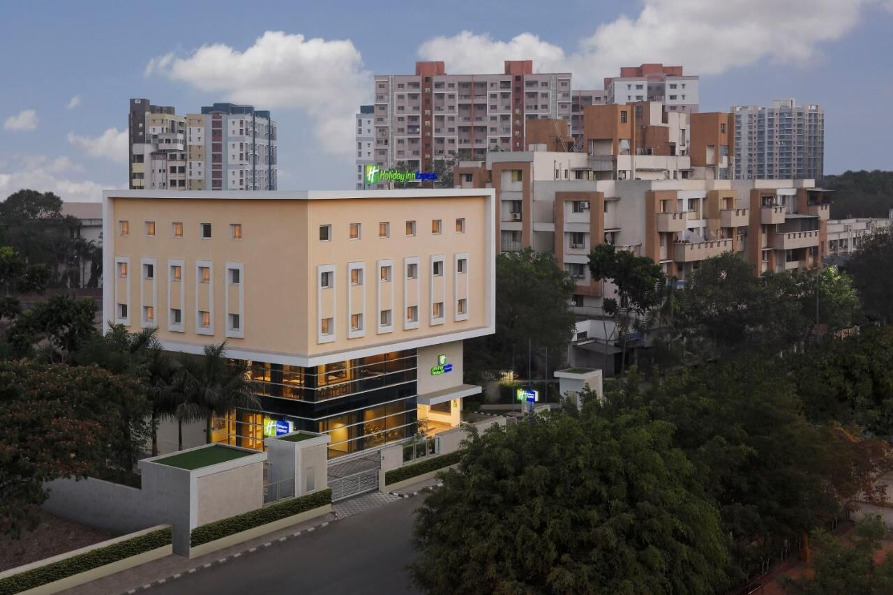 Holiday Inn Express Pune Pimpri Facade