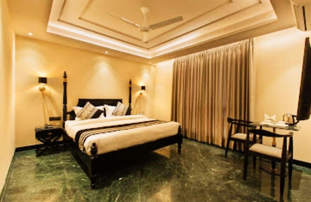 Foxoso Hotel, Delhi Airport - T3 Bedroom