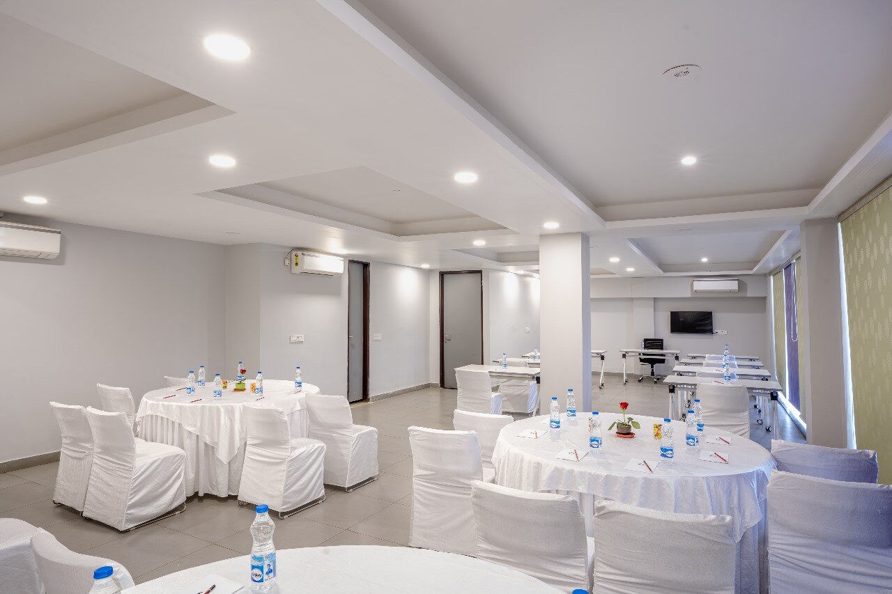 Inde Hotel Golf Course Extension, Gurgaon Banquet Hall