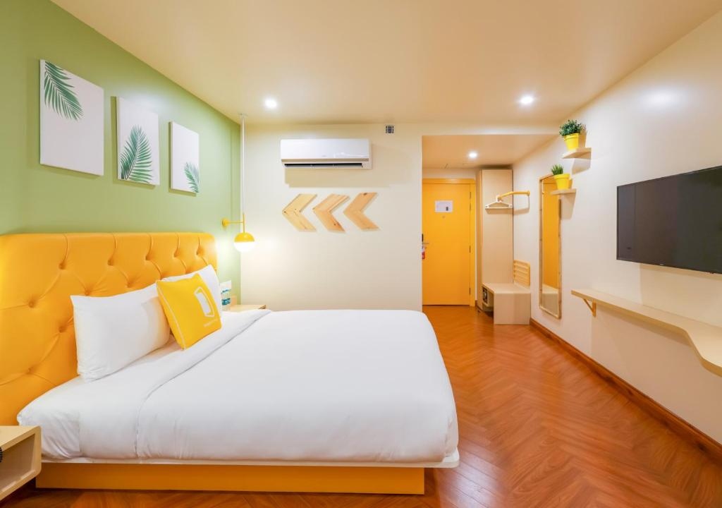 Bloom Hotel - Golf Course Road, Sector 43 Bedroom 